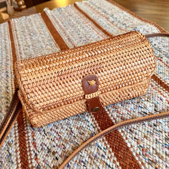 Woven Rattan Wicker Crossbody Bag with Baby Blue Striped Lining - Picture 3 of 8